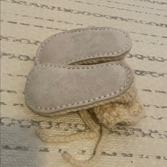 Hand Knit in Ireland Wool Cream Baby Booties - Picture 4 of 4